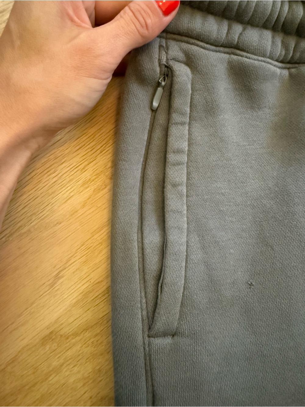 Men's Hollister Gray Jogger Pants - Size Medium - Picture 4 of 7